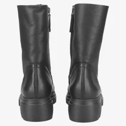 Ankle boot with lambskin