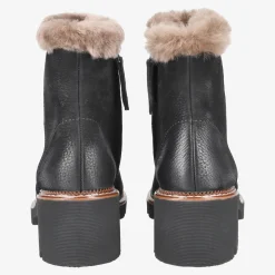 Ankle boot with lambskin