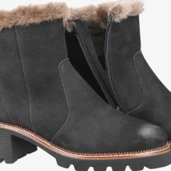 Ankle boot with lambskin