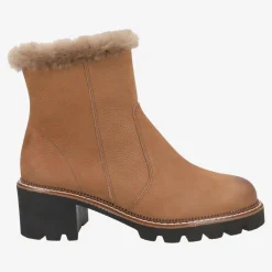 Ankle boot with lambskin