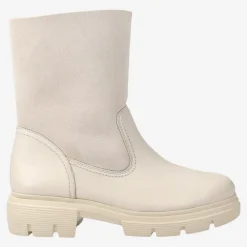 Ankle boot with lambskin