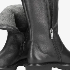 Boots with warm lining