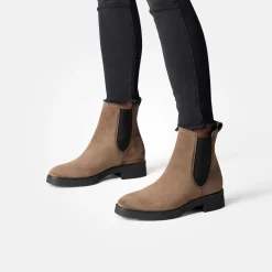 Chelsea boots