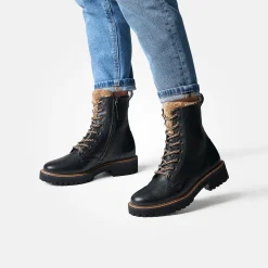 Lace-up bootie with warm lining