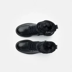 Lace-up bootie with warm lining