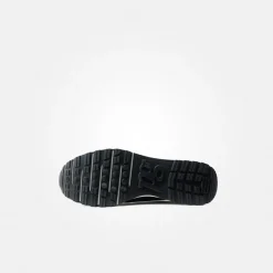 Sneaker with removable footbed