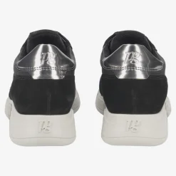 Sneaker with removable footbed