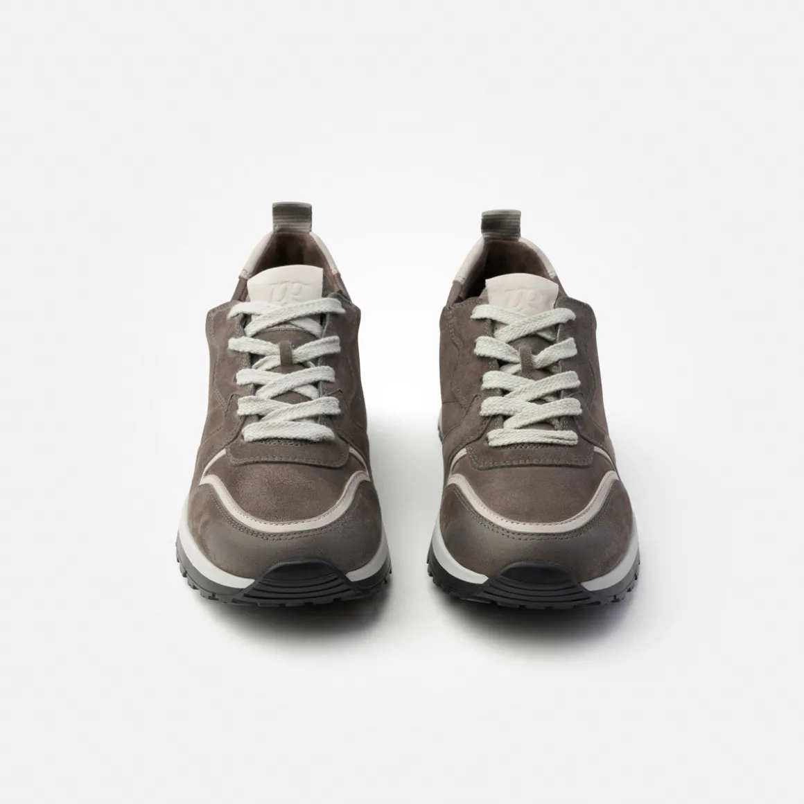 Sneaker with removable footbed