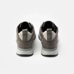 Sneaker with removable footbed