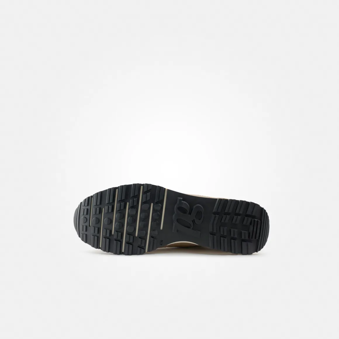 Sneaker with removable footbed