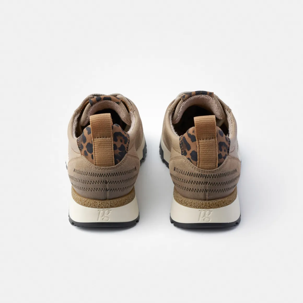 Sneaker with removable footbed