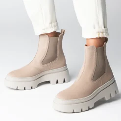 SUPER SOFT Chelsea boots