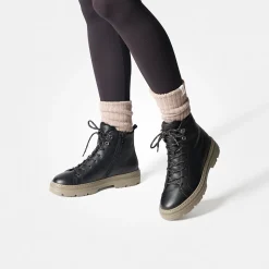 SUPER SOFT lace up ankle boot with warm lining