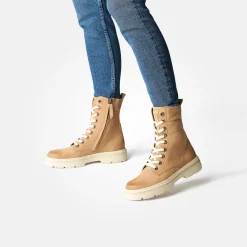SUPER SOFT lace up boots
